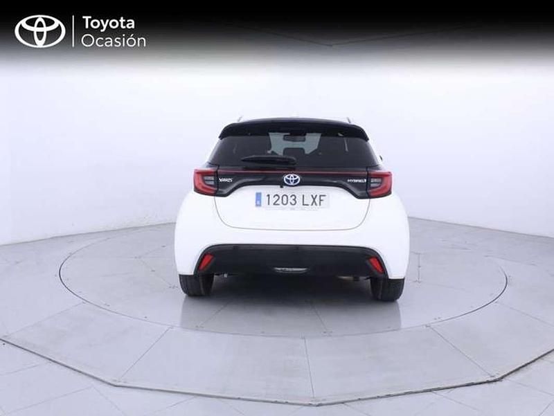 Usado Toyota Yaris Hybrid Style 116 CV (85 kW) 2022 Blanco Utilitario