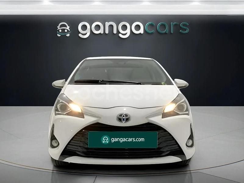 Usado Toyota Yaris Hybrid Active 100 CV (73 kW) 2019 Blanco Berlina