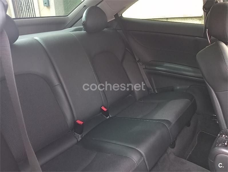 Usado Mercedes CLC220 150 CV (110 kW) 2010 Gris / plata Utilitario