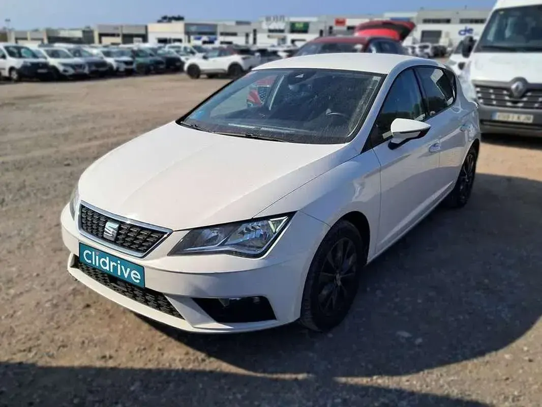 Używany Seat Leon Style 131 KM (96 kW) 2019 Biały Sedan/Limuzyna