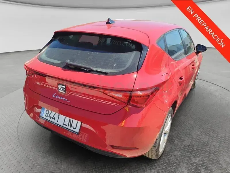 Usado Seat Leon Reference 115 CV (84 kW) 2021 Rojo Berlina