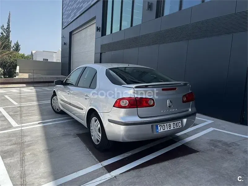 Usado Renault Laguna II Expression 130 CV (95 kW) 2006 Gris / plata Berlina