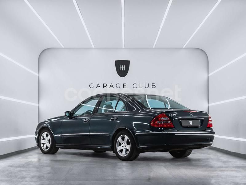 Usado Mercedes E320 Classic 224 CV (164 kW) 2003 Azul Berlina