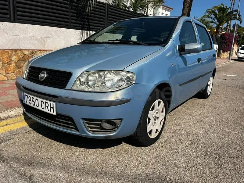 Usado Fiat Punto Dynamic 60 CV (44 kW) 2004 Azul Utilitario