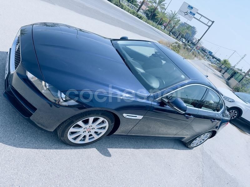 Usado Jaguar XE Prestige 180 CV (132 kW) 2016 Azul Berlina
