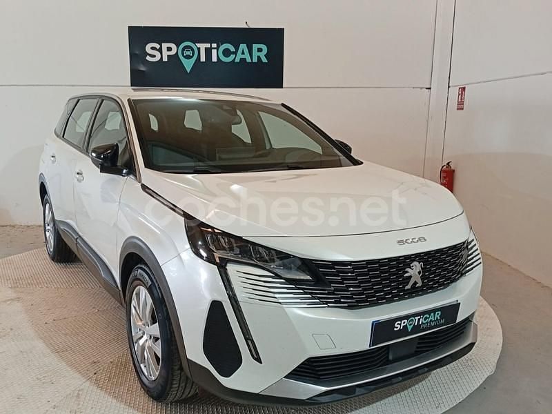 Blanco Usado 2023 Peugeot 5008 Active Monovolumen | 25.500 € (Precio justo) - Imagen 1/4