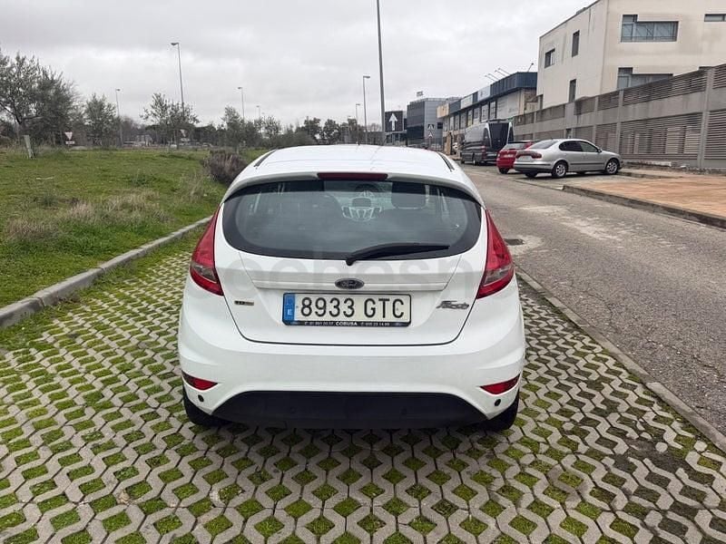 Usado Ford Fiesta Trend 95 CV (69 kW) 2010 Blanco Utilitario
