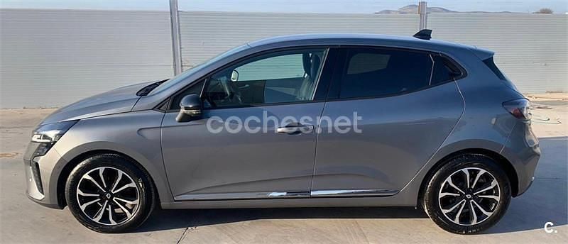 Usado Renault Clio V Techno 90 CV (66 kW) 2024 Gris / plata Berlina