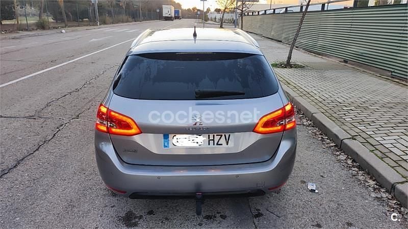 Usado Peugeot 308 SW Allure 115 CV (84 kW) 2014 Gris / plata Familiar