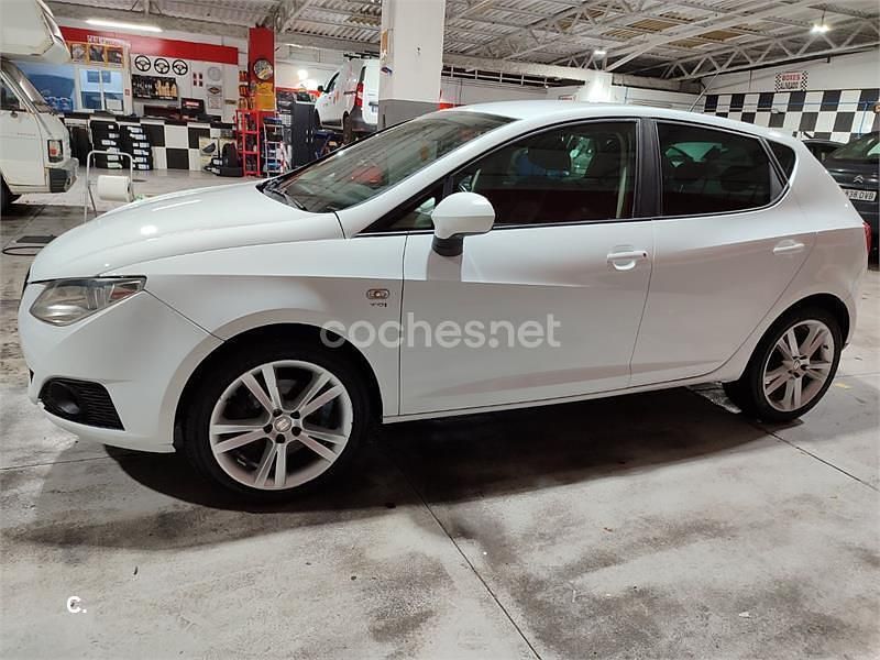 Usado Seat Ibiza Style 105 CV (77 kW) 2011 Blanco Berlina