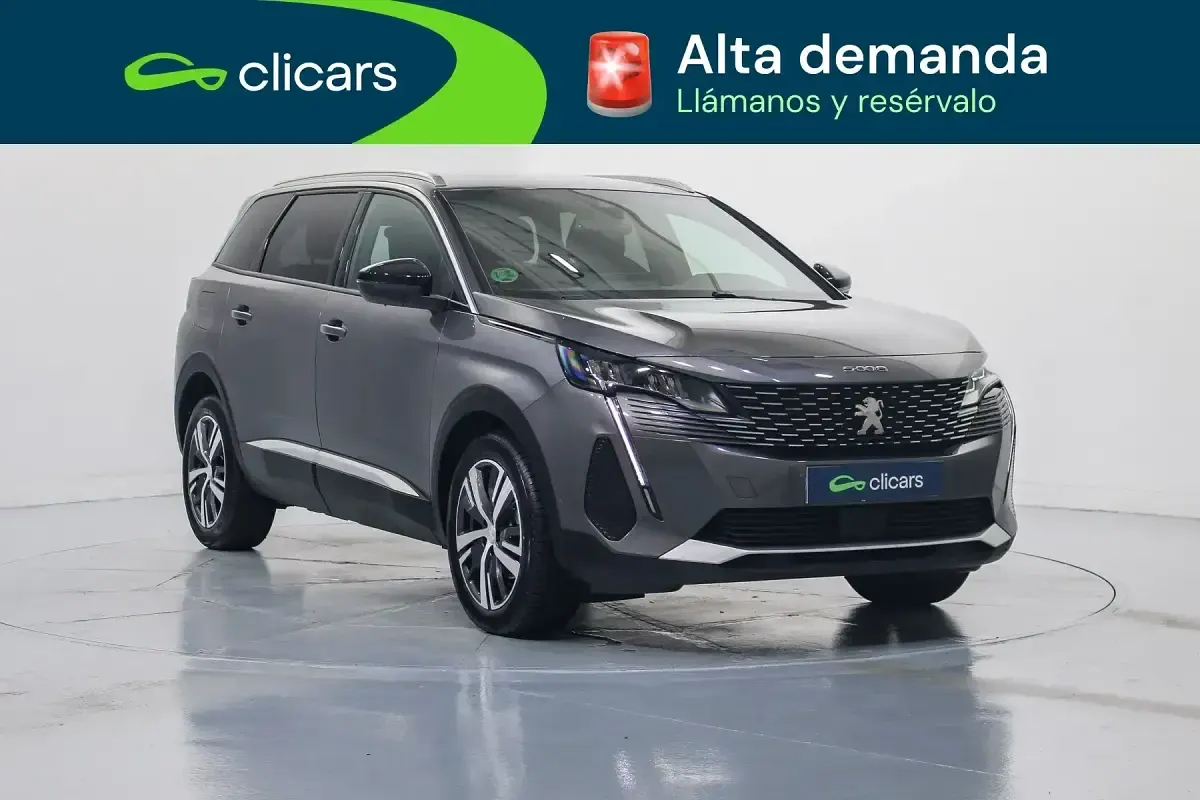 Usado Peugeot 5008 Allure 130 CV (95 kW) 2023 Gris SUV
