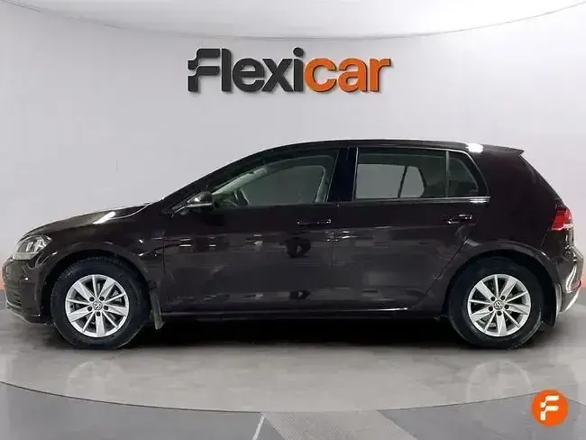 Usado VW Golf VII Advance 110 CV (80 kW) 2017 Rojo Utilitario