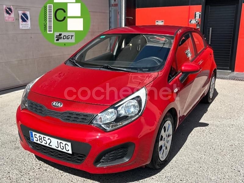 Granate Usado 2015 Kia Rio Berlina | 7990 € (Buen precio) - Imagen 1/4