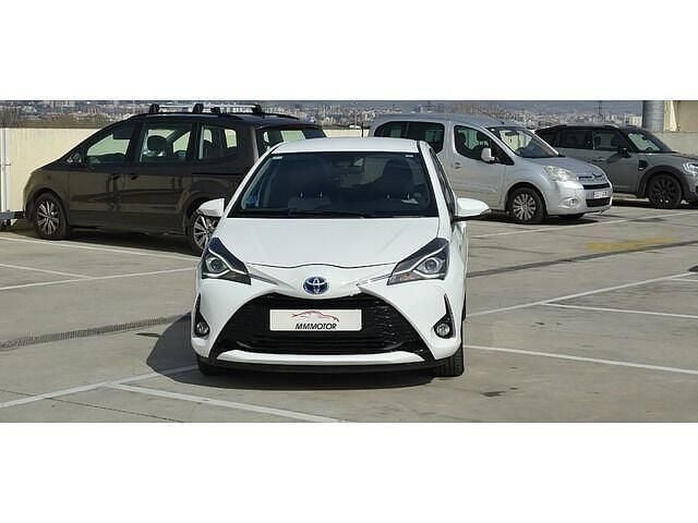 Usado Toyota Yaris Hybrid 100 CV (73 kW) 2020 Blanco Berlina