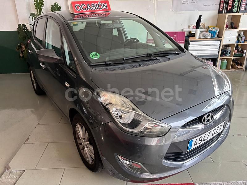 Gris / plata Usado 2010 Hyundai ix20 Comfort Utilitario | 5900 € (Precio justo) - Imagen 1/4