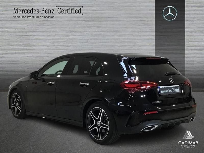 Usado Mercedes A200 AMG line 150 CV (110 kW) 2025 Negro Berlina