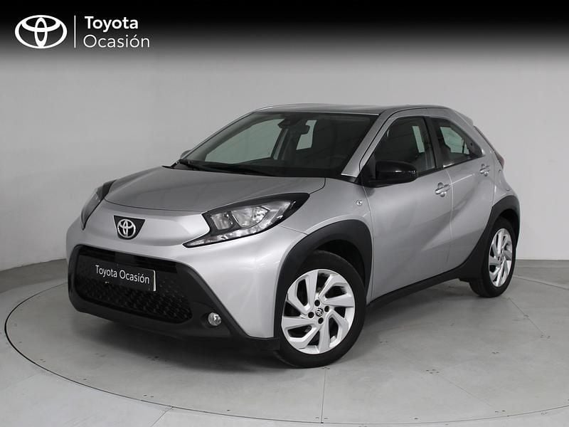Usado Toyota Aygo X Play 72 CV (52 kW) 2024 Gris / plata SUV