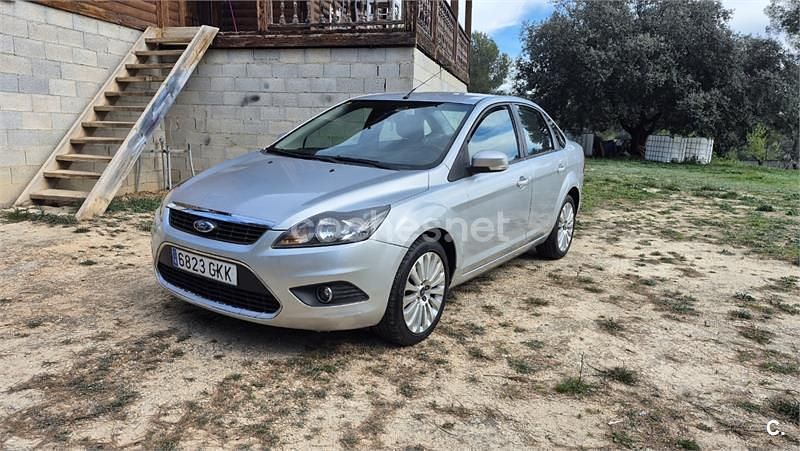 Usado Ford Focus Trend 136 CV (100 kW) 2009 Gris / plata Berlina