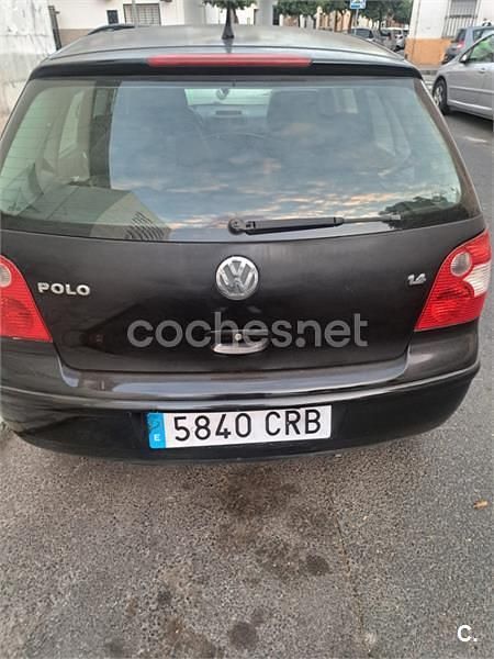 Usado VW Polo Trendline 75 CV (55 kW) 2003 Negro Berlina