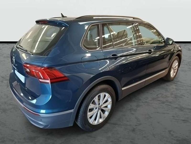 Usado VW Tiguan Edition 131 CV (96 kW) 2021 Azul SUV