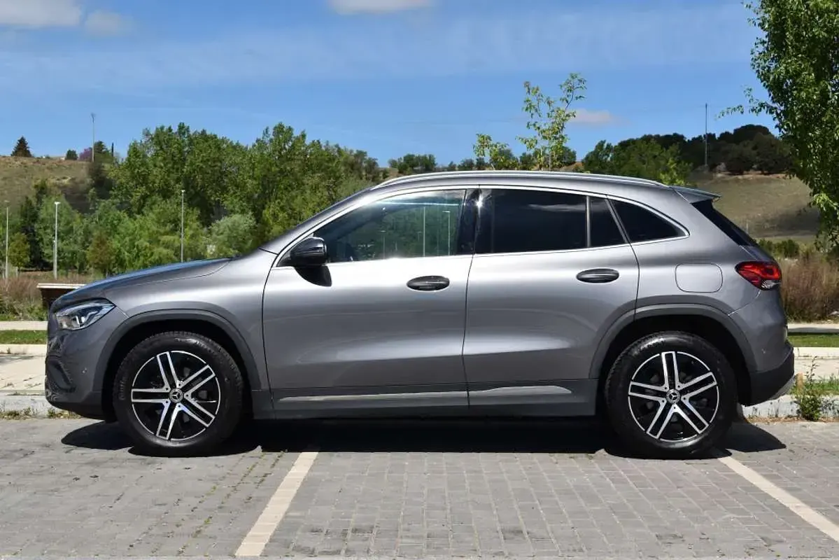 Usado Mercedes GLA200 Advantage 163 CV (119 kW) 2021 Gris SUV