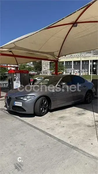 Usado Alfa Romeo Giulia Super 180 CV (132 kW) 2017 Gris / plata Berlina