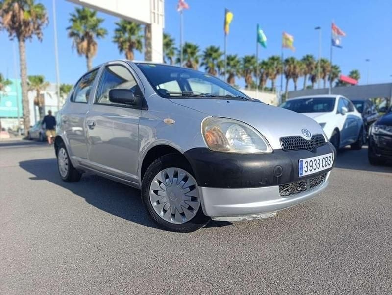 Plateado Usado 2002 Toyota Yaris Luna Utilitario | 3590 € (Precio justo) - Imagen 1/4