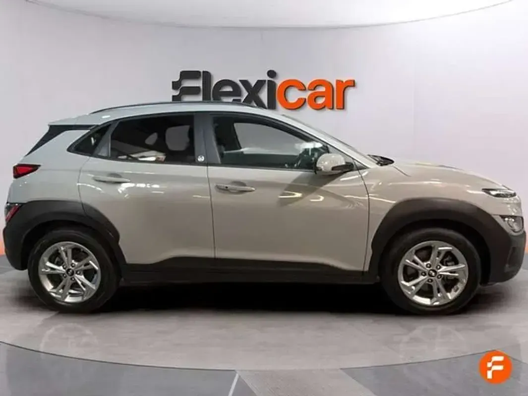 Usado Hyundai Kona 120 CV (88 kW) 2022 Gris SUV
