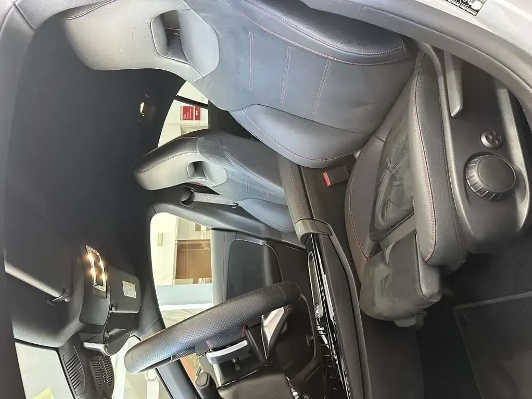 Usado Mercedes CLA200 163 CV (119 kW) 2025 Gris Coupe