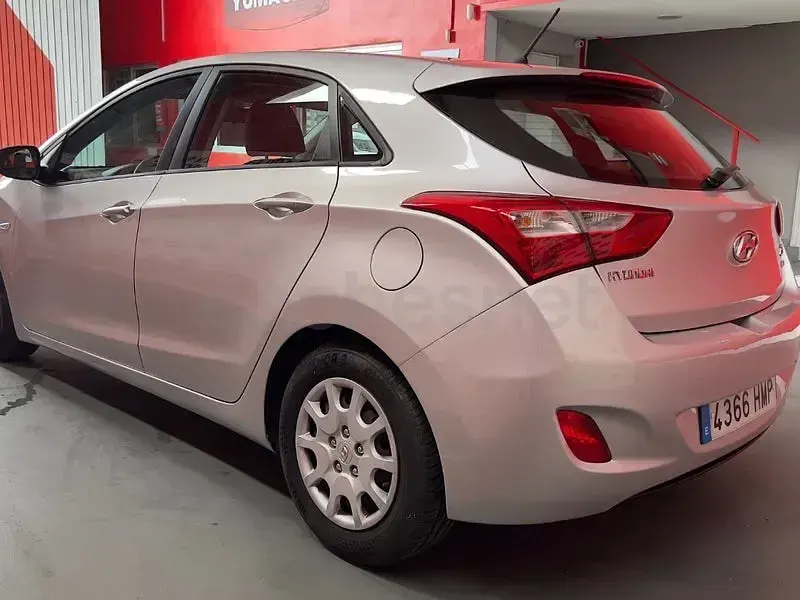 Usado Hyundai i30 90 CV (66 kW) 2012 Gris / plata Berlina