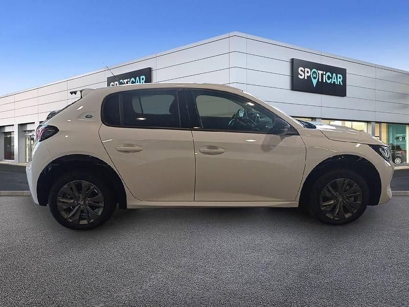 Usado Peugeot e-208 Allure 100 kW (136 CV) 2024 Blanco Utilitario