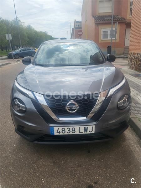 Usado Nissan Juke Acenta 114 CV (83 kW) 2022 Gris / plata SUV