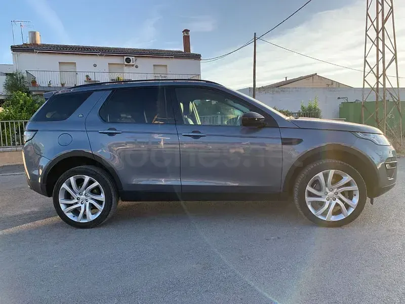 Usado Land Rover Discovery Sport HSE Luxury 150 CV (110 kW) 2018 Gris / plata SUV