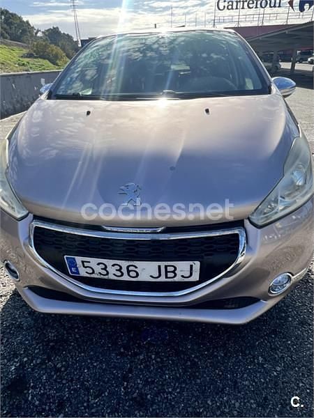 Usado Peugeot 208 Access 82 CV (60 kW) 2014 Beige Utilitario