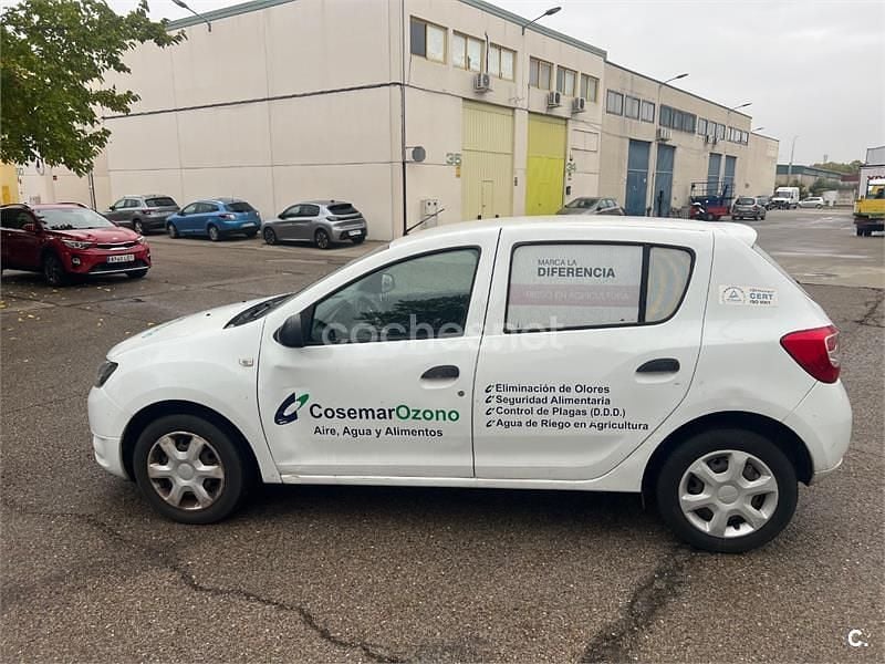 Blanco Usado 2016 Dacia Sandero Lauréate Berlina | 3900 € (Super precio) - Imagen 1/4