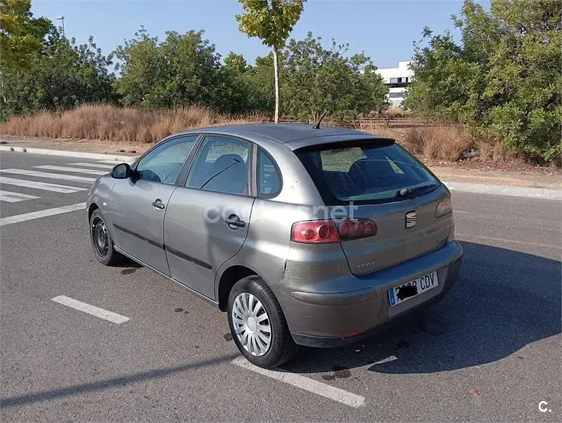 Usado Seat Ibiza Stella 75 CV (55 kW) 2003 Gris / plata Utilitario