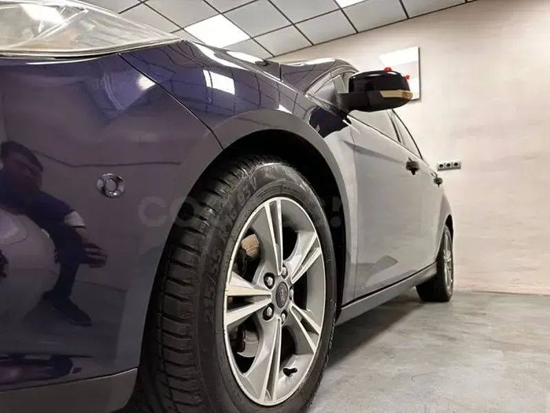 Usado Ford Focus 125 CV (91 kW) 2013 Azul Berlina
