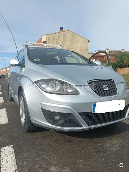 Usado Seat Altea XL Ecomotive 105 CV (77 kW) 2010 Gris / plata Monovolumen