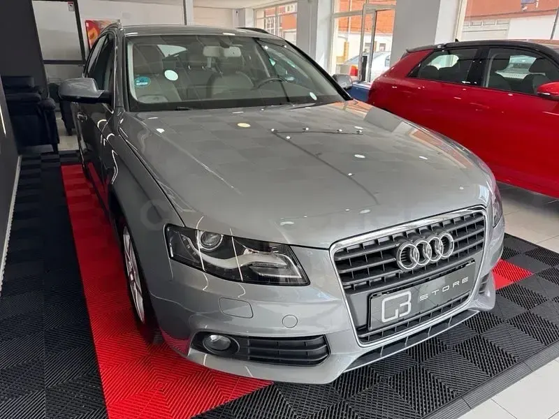 Usado Audi A4 Premium 180 CV (132 kW) 2010 Gris / plata Familiar