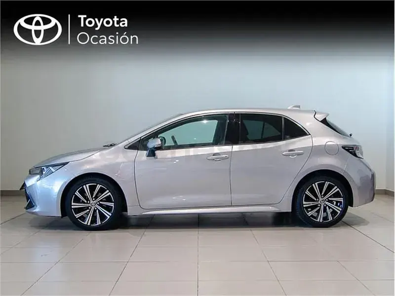 Usado Toyota Corolla Style 122 CV (89 kW) 2023 Gris / plata Berlina