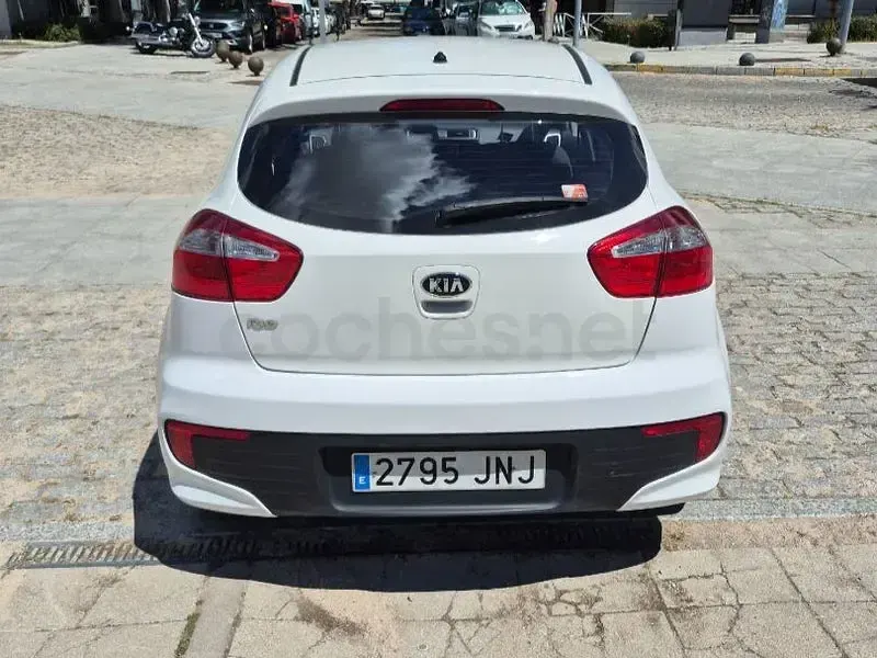 Usado Kia Rio 84 CV (61 kW) 2016 Blanco Utilitario