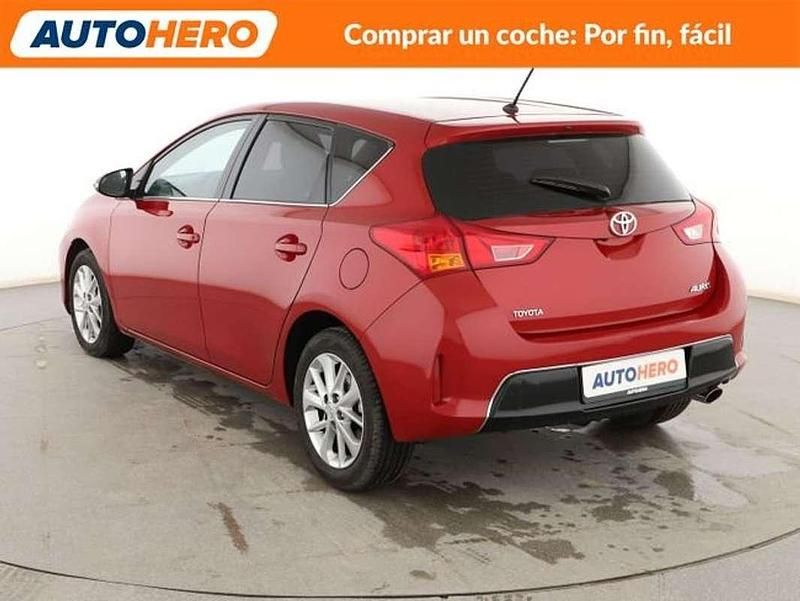 Usado Toyota Auris Business Edition 132 CV (97 kW) 2014 Rojo Utilitario