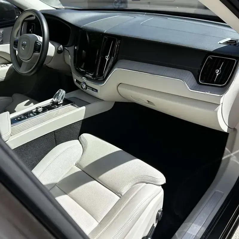 Usado Volvo XC60 Inscription 235 CV (172 kW) 2020 Gris SUV