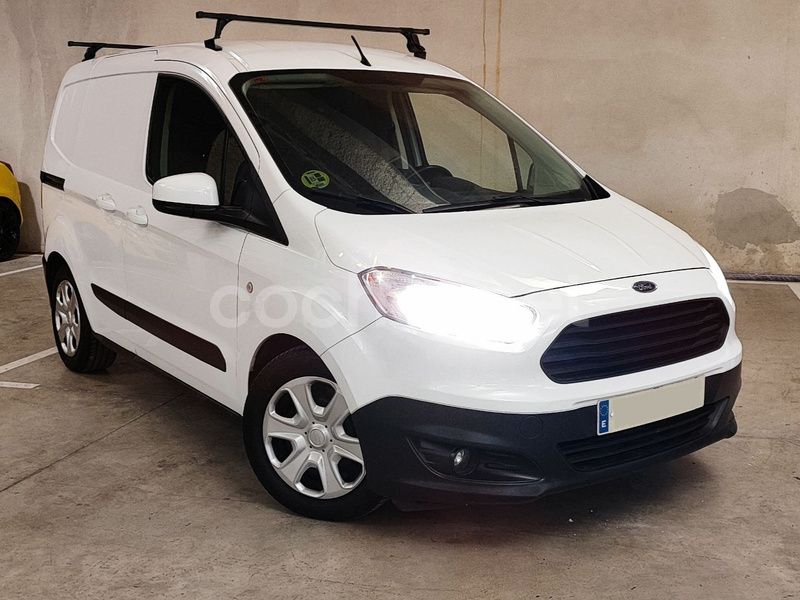 Blanco Usado 2015 Ford Tourneo Courier Trend Monovolumen | 6200 € (Precio justo) - Imagen 1/4
