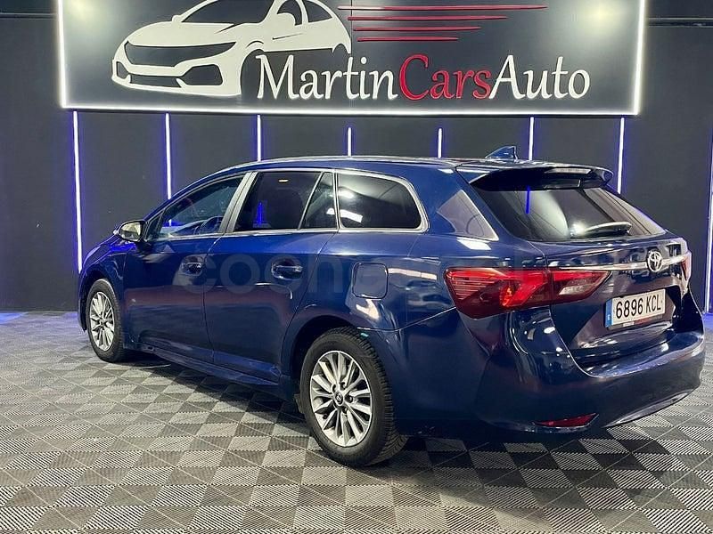 Usado Toyota Avensis Business Edition 112 CV (82 kW) 2017 Azul Familiar