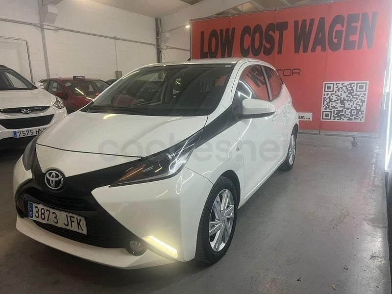 Usado Toyota Aygo X-play 69 CV (50 kW) 2015 Blanco Utilitario