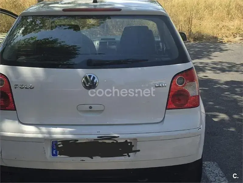 Usado VW Polo Conceptline 64 CV (47 kW) 2003 Blanco Berlina