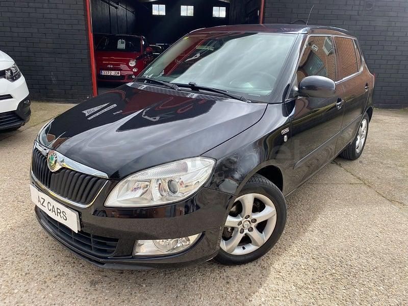 Usado Skoda Fabia Family 75 CV (55 kW) 2011 Negro Berlina
