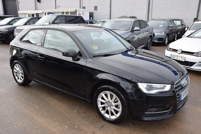 Usado Audi A3 Ambiente 105 HP (77 kW) 2014 Preto Citadino