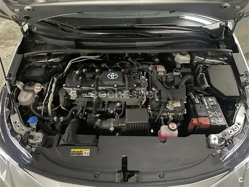 Usado Toyota Corolla Active 140 CV (102 kW) 2023 Gris / plata Berlina